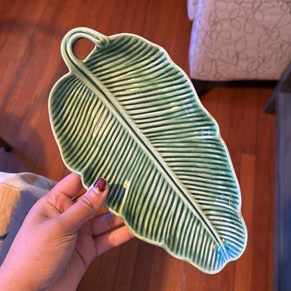 Leaf 🍃 Plates - Picture 2 of 5